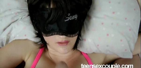  Girlfriend Blindfolded & Handcuffed Deepthroating